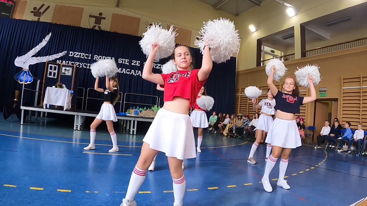 WYSTĘP CHEERLEADERS I- DZIEŃ EDUKACJI NARODOWEJ