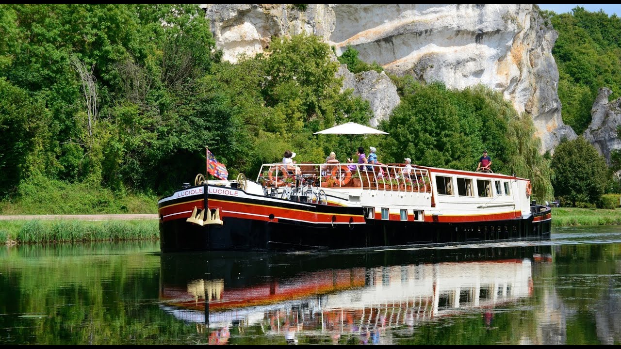 Hotel Barge Luciole - Cruise on the Nivernais Canal, France