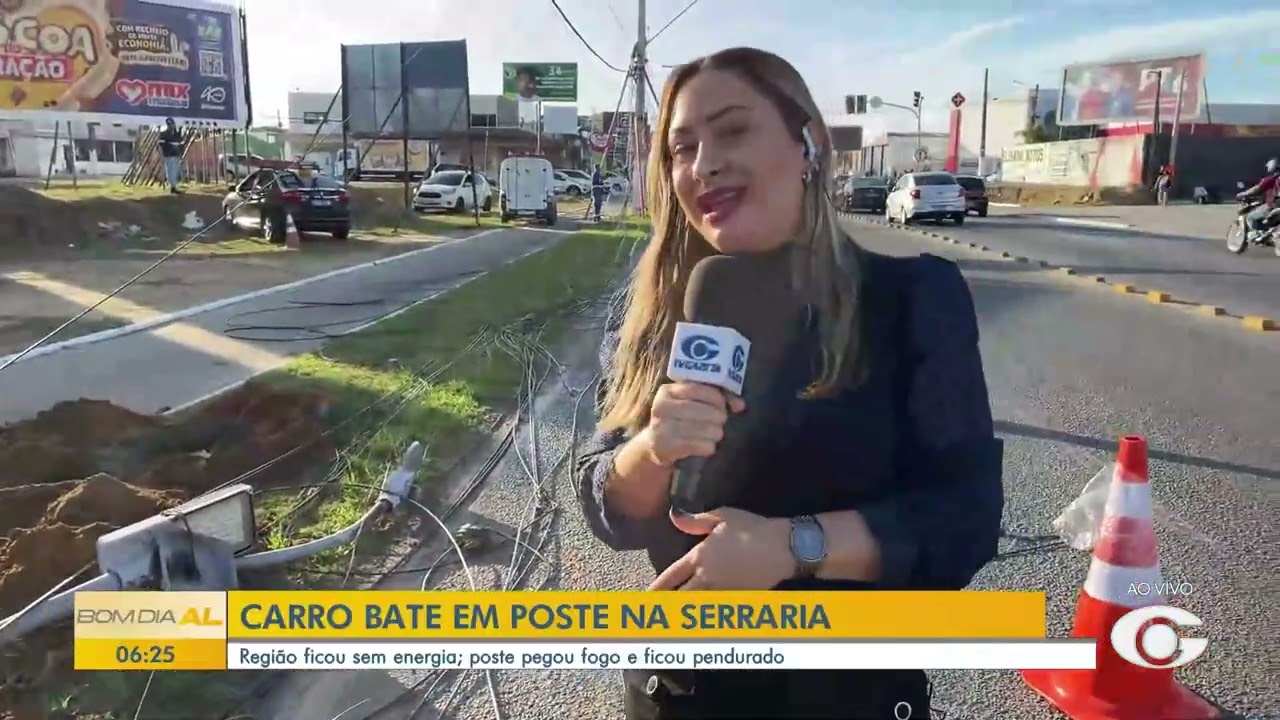Carro bate em poste, provoca incêndio e deixa bairro sem energia em Maceió - 09/03/2026