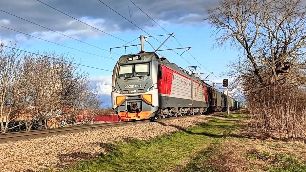 Новомасочный Ермак 2ЭС5К-697 едет по перегону с Эриванского 