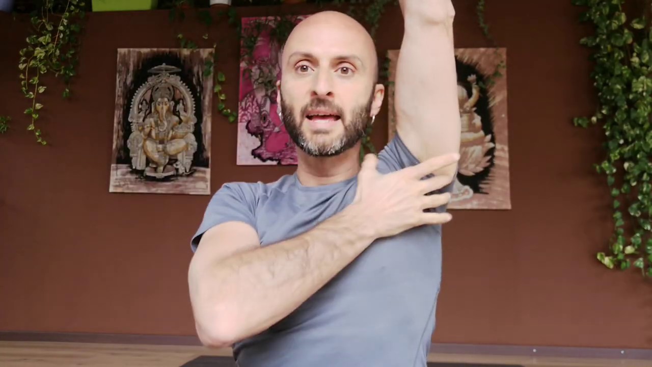 #17 gli asana del saluto al sole - Ardha Chakrasana