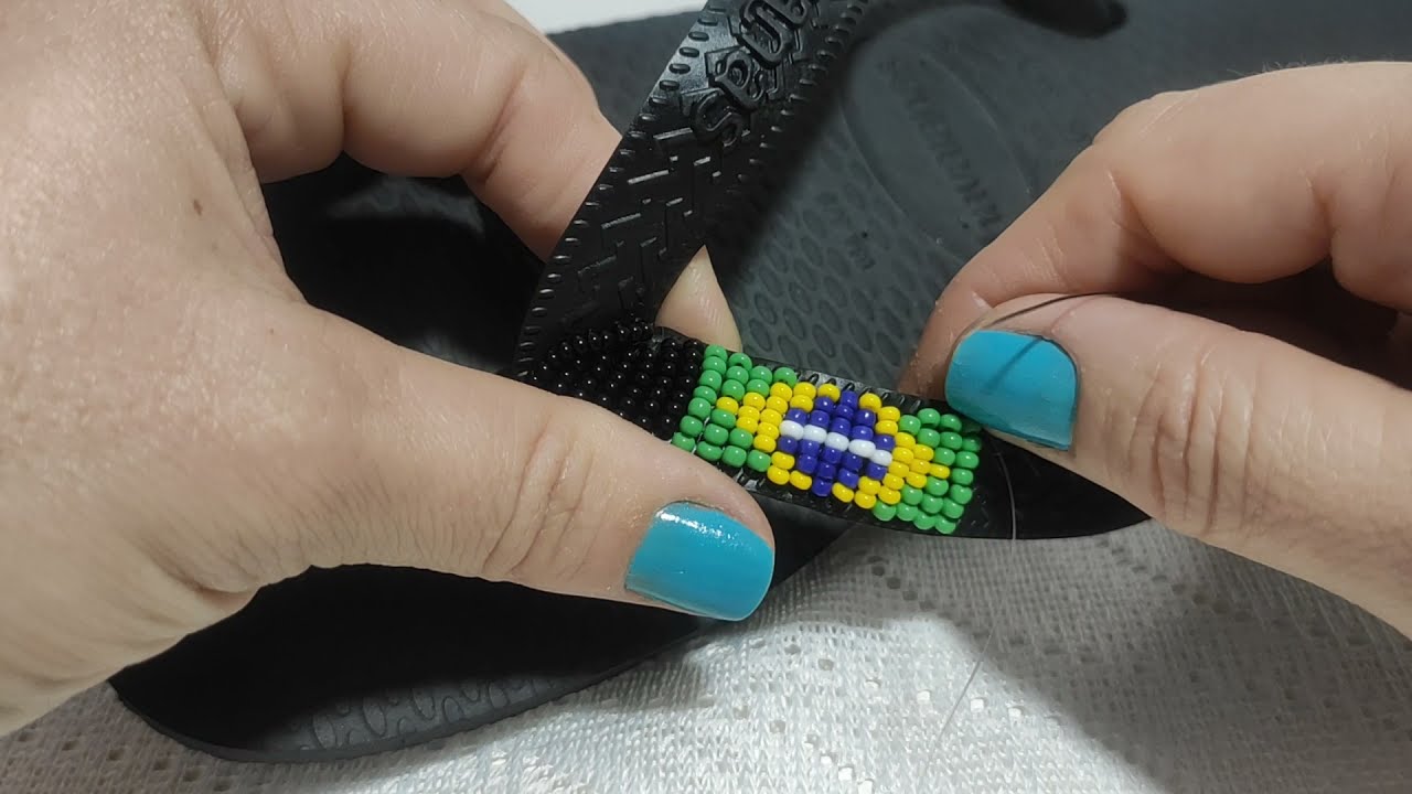 Bandeira do Brasil de miçangas na Havaiana