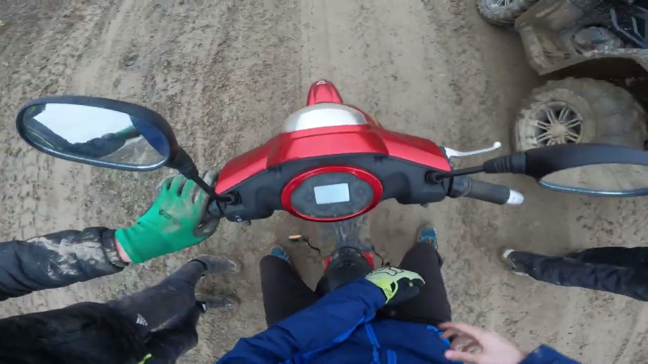Un videoclip plin de peripeti cu motocicleta lui Matei, m-am dat cu ATV-ul.#scootervlog #atv #gopro