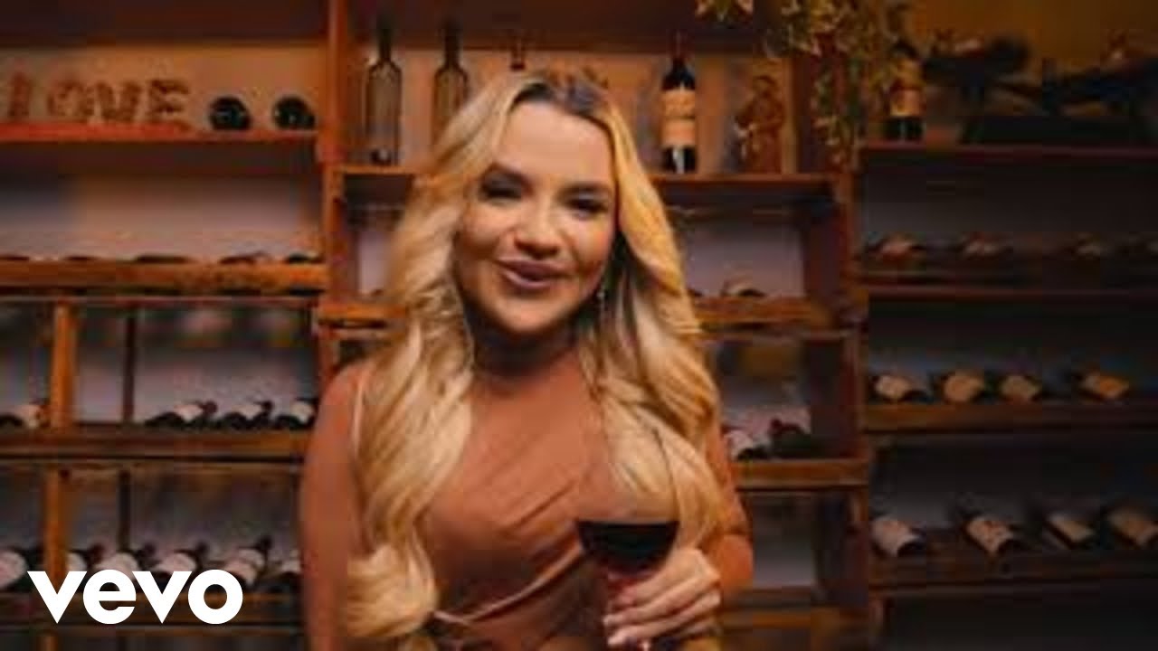 Liene a Rainha - Pouca Roupa