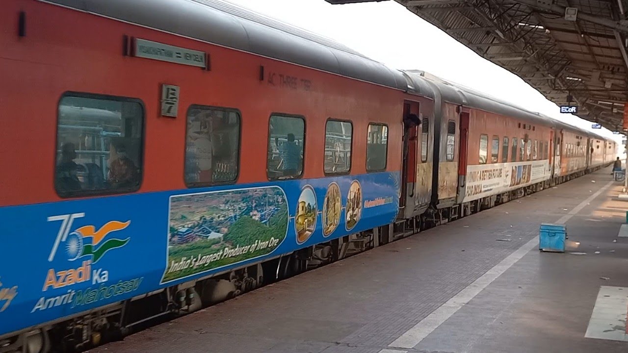 20806 NEWDELHI-VISAKHAPATNAM ANDHRA PRADESH(A.P.)EXPRESS GRAND ENTRY VISAKHAPATNAM RAILWAY STATION