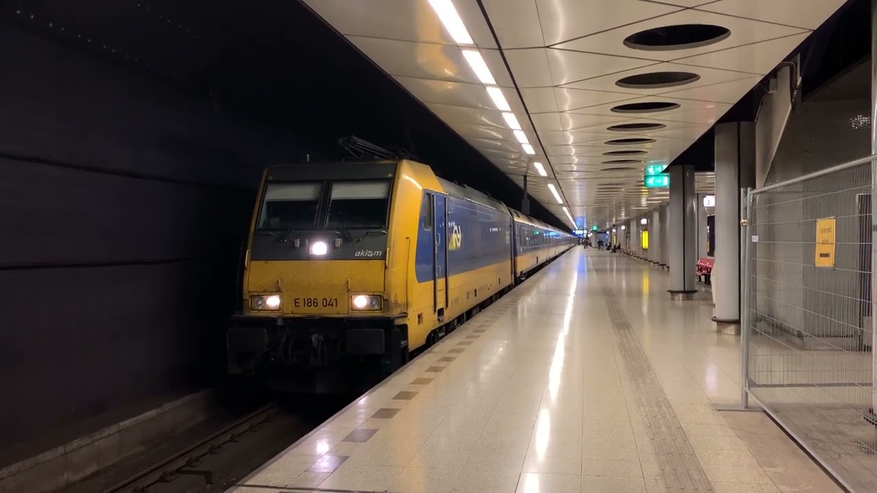 NS TRAXX 186 041 + ICRmh 16509 + TRAXX 186 035 vertrekken van SCHIPHOL AIRPORT (ICD) || 22-5-2023