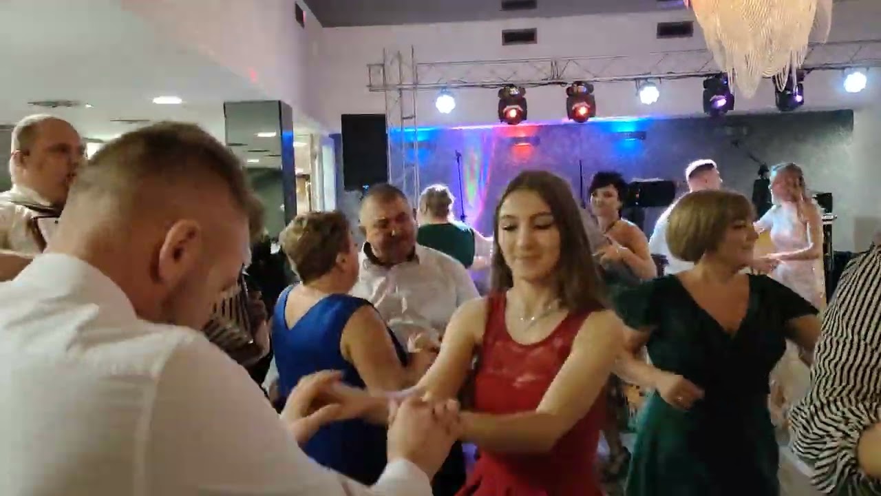 Solist z Sierakowic biesiada
