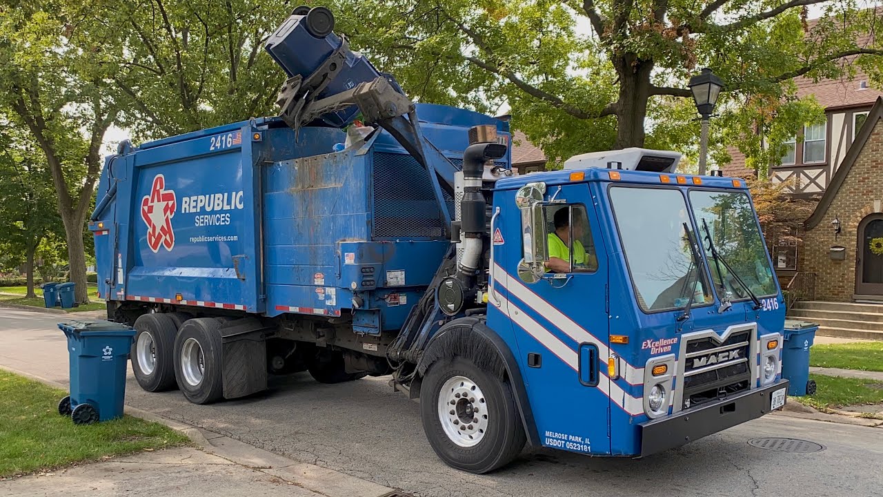 Republic Services 2416: Mack LEU Heil DuraPack Python Garbage Truck