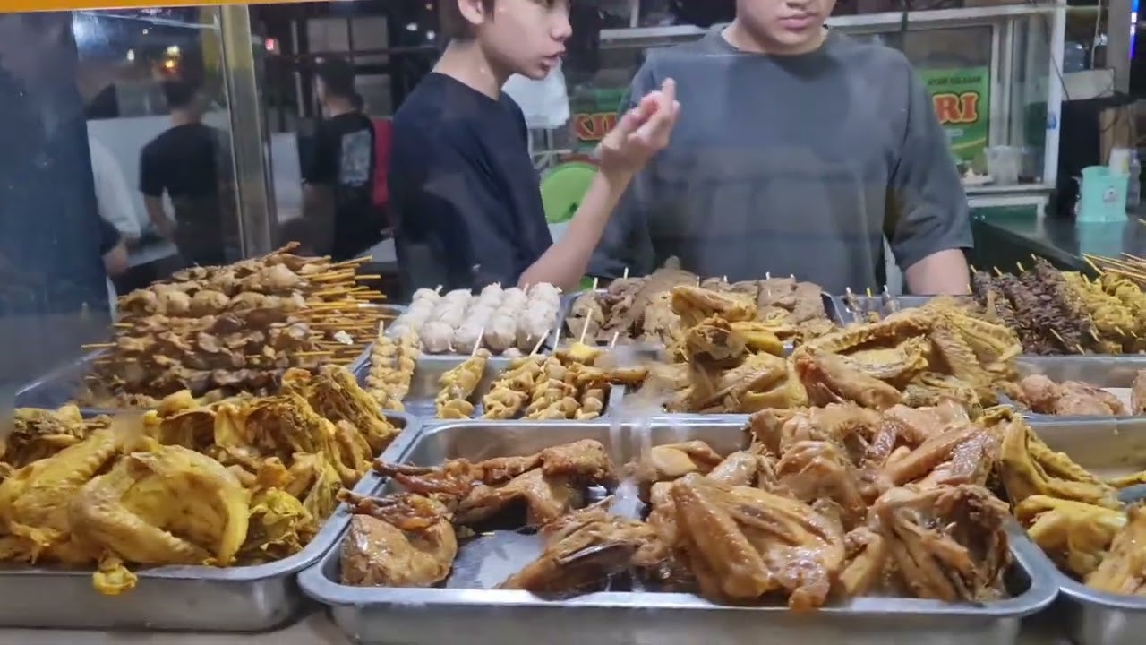 Malam makan kwetiau dan alpokat di pasar pik