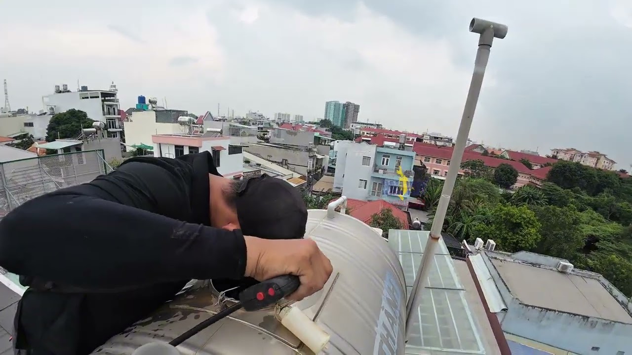 Đã bao lâu rồi nhà mình chưa vệ sinh bồn nước? Video vệ sinh bồn nước đầy rong rêu tại quận 9 TPHCM 