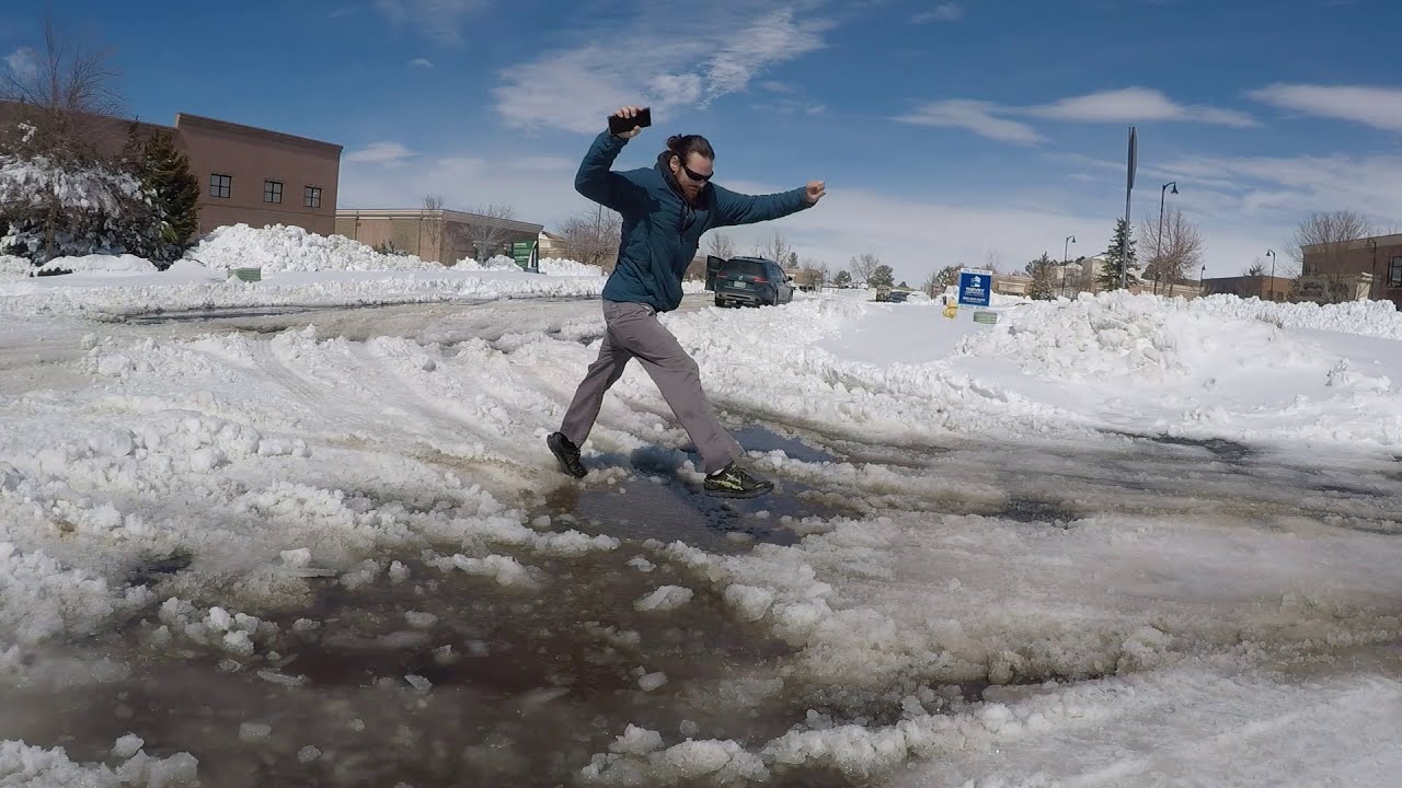 8Minutes of a VW Alltrack in the snow.