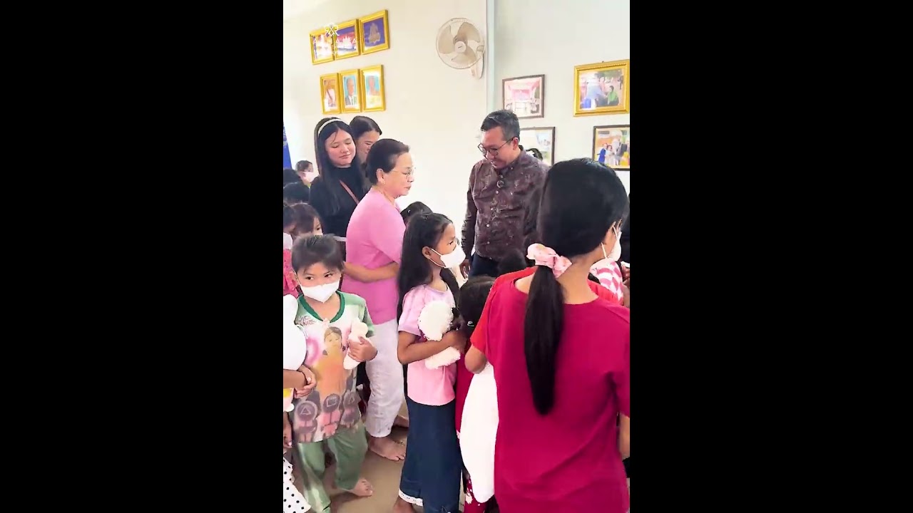 ប្អូនស្រីជាមាតានៃពិភពលោក កាពារអាយុជីវិតប្អូនៗ និងម្តាយ😭😭 បងប្អូនស្តាប់អោយចប់ហើយស៊ែរផងណា🙏🙏🙏