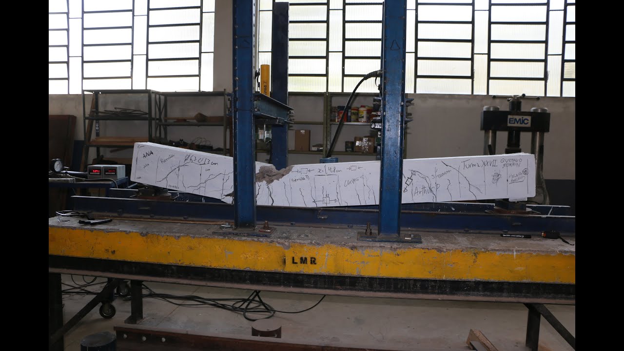 Ensaio de viga a flexão (subarmada no aço e concreto)