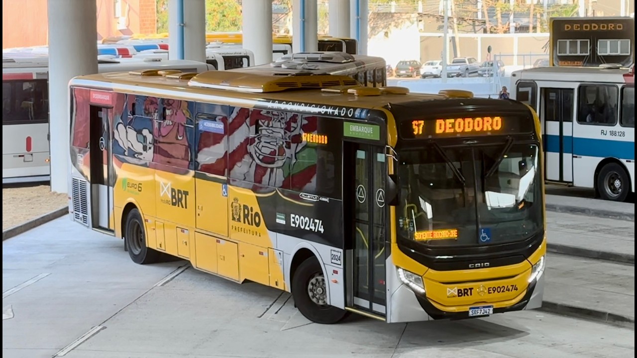 Movimentação de ônibus no terminal Deodoro