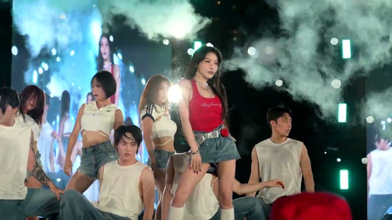 [4K]250706 청하 CHUNG HA 請夏 'I’m Ready' 'STRESS' Fancam 직캠 @홍콩 TheNextwave 2025