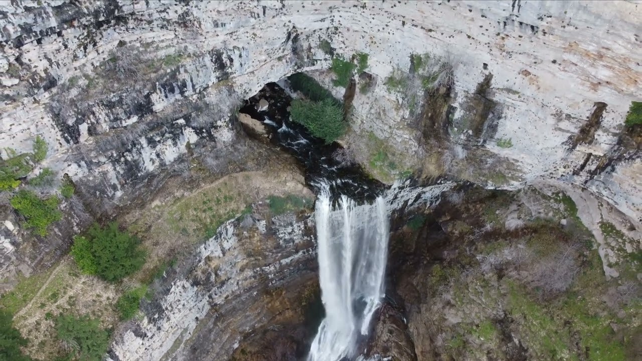 Nacimiento del rio mundo 3 abril 2022 en dron