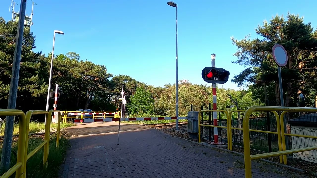 Przejście kolejowe na ul. Zdrojowej, Jastarnia | Pociągi Półwysep #8