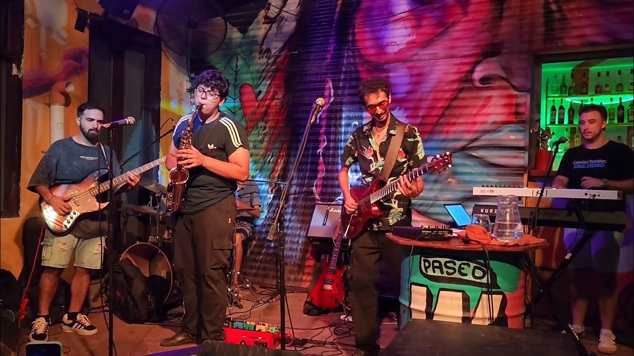 ESTOY AZULADO (cover) - SODA STEREO (Nada personal). Perro Solar & amigos en vivo.