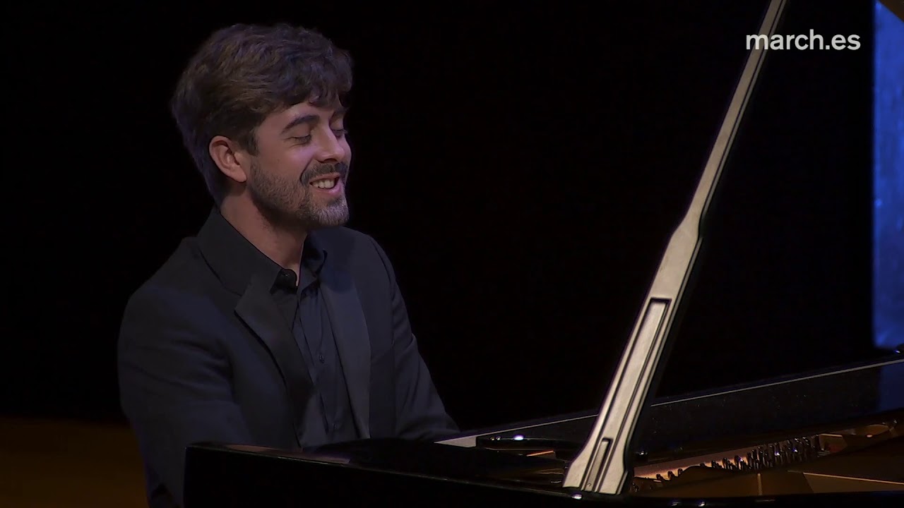 Antonio Oyarzabal plays Schumann - Kinderszenen op 15