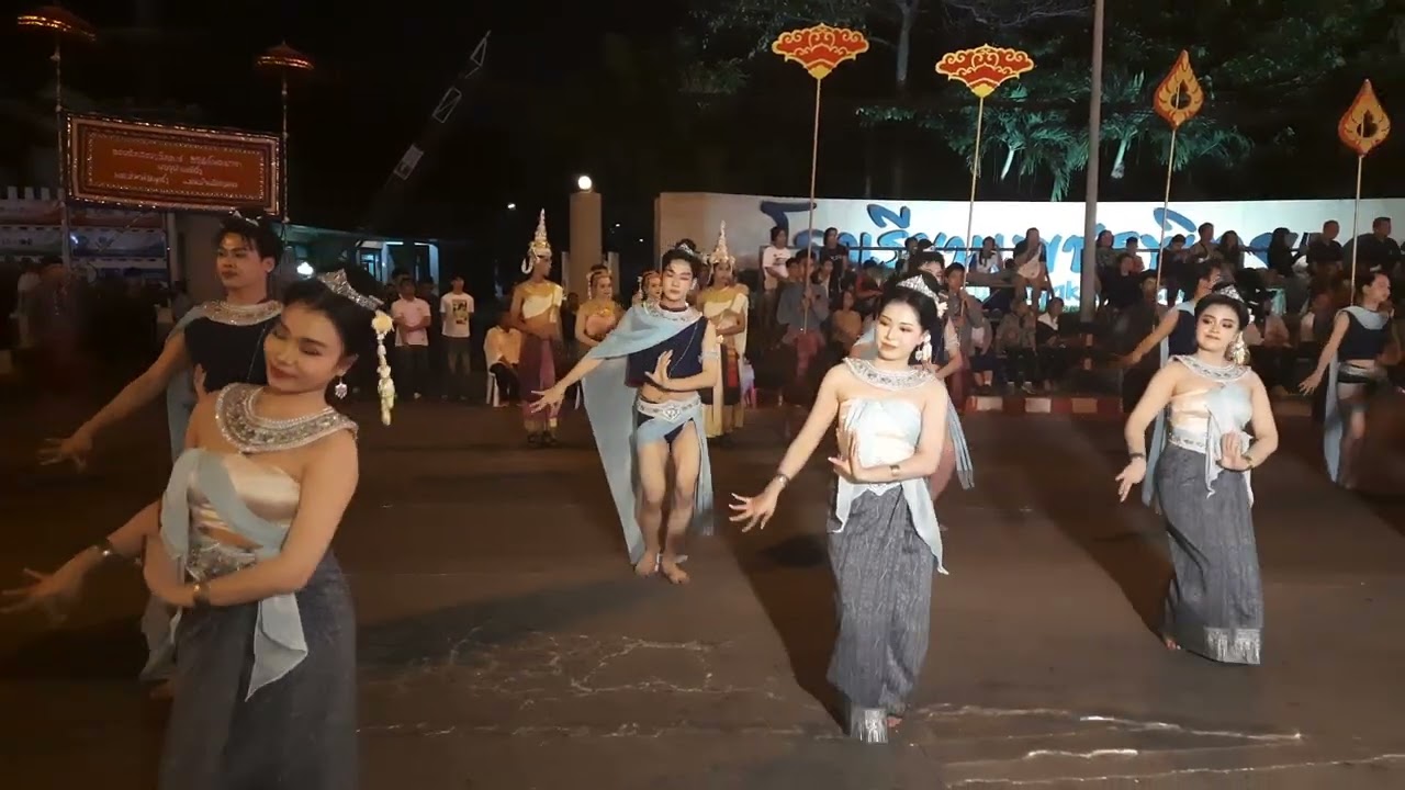 ขบวนรถบุปผชาตินางรำสวยงามมาก อ.หล่มสัก ม่วนกันยาวๆ งานกาชาดมะขามหวานนครบาลเพชรบูรณ์ ปี2569