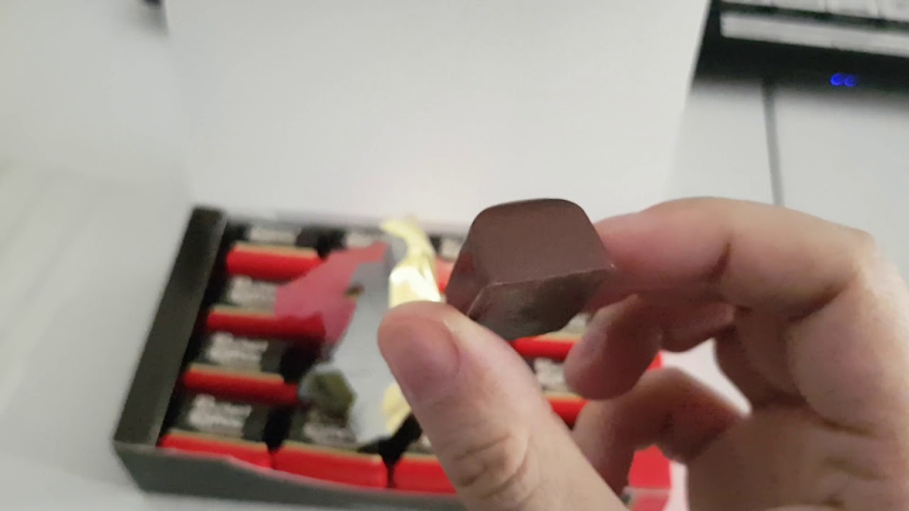 Pocket coffee espresso ferrero chocolate with liquid espresso inside!! Unboxing!