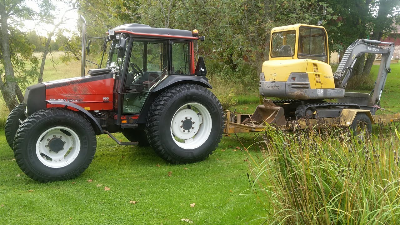Mer körning Volvo EC35 Jämnar till slänt vid sommarstugan.
