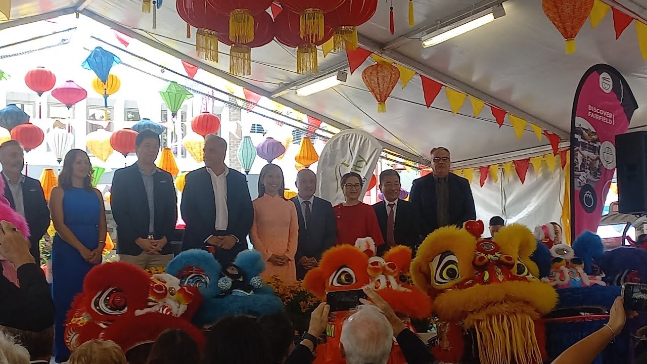 Nước Úc ăn Tết cả tháng luôn. 