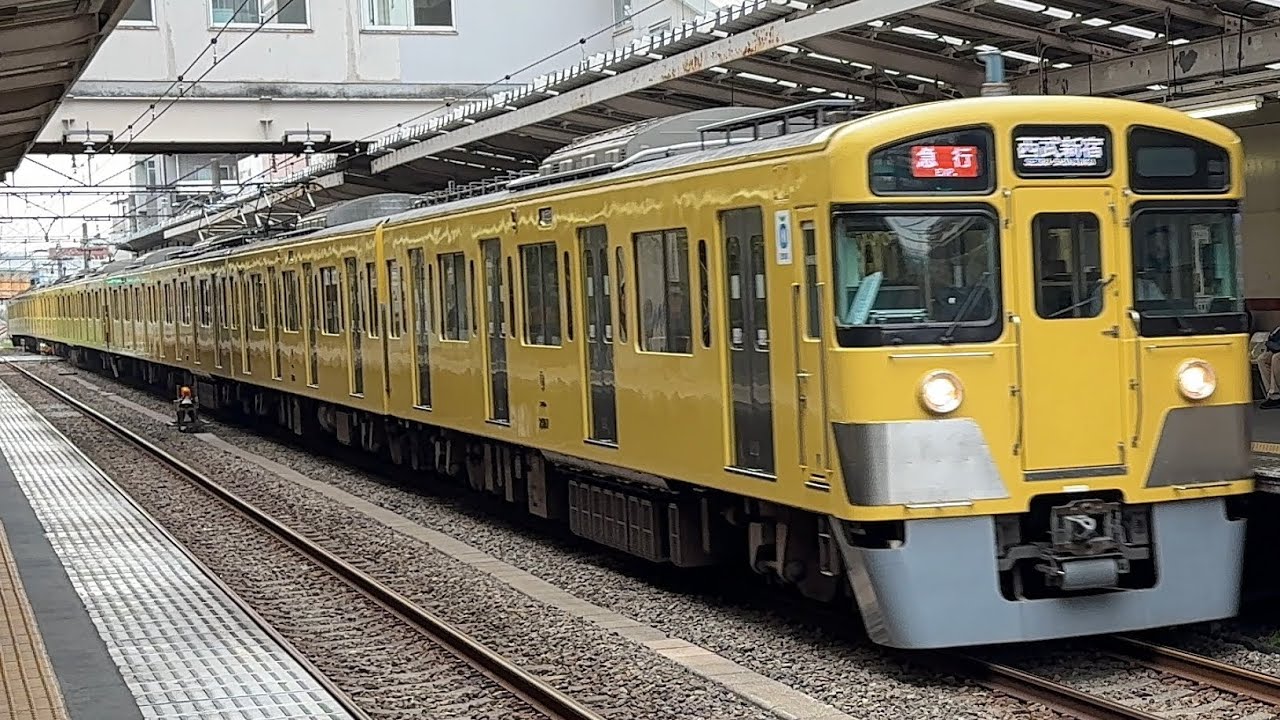 【小窓4+6両】西武新2000系2507F+2051F〔急行 西武新宿行き／久米川駅到着・発車〕