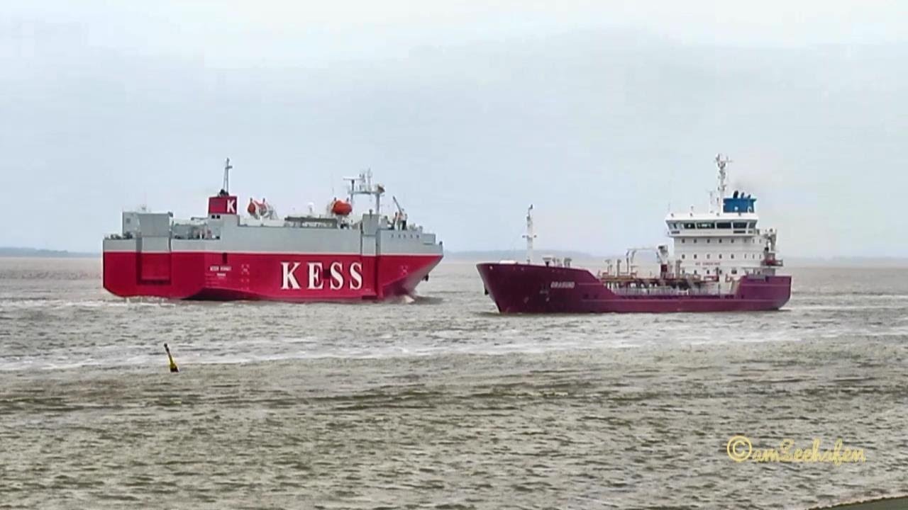 Weser Highway  IMO 9065417 passiert ORASUND OXBU2 IMO 9336701  Emden