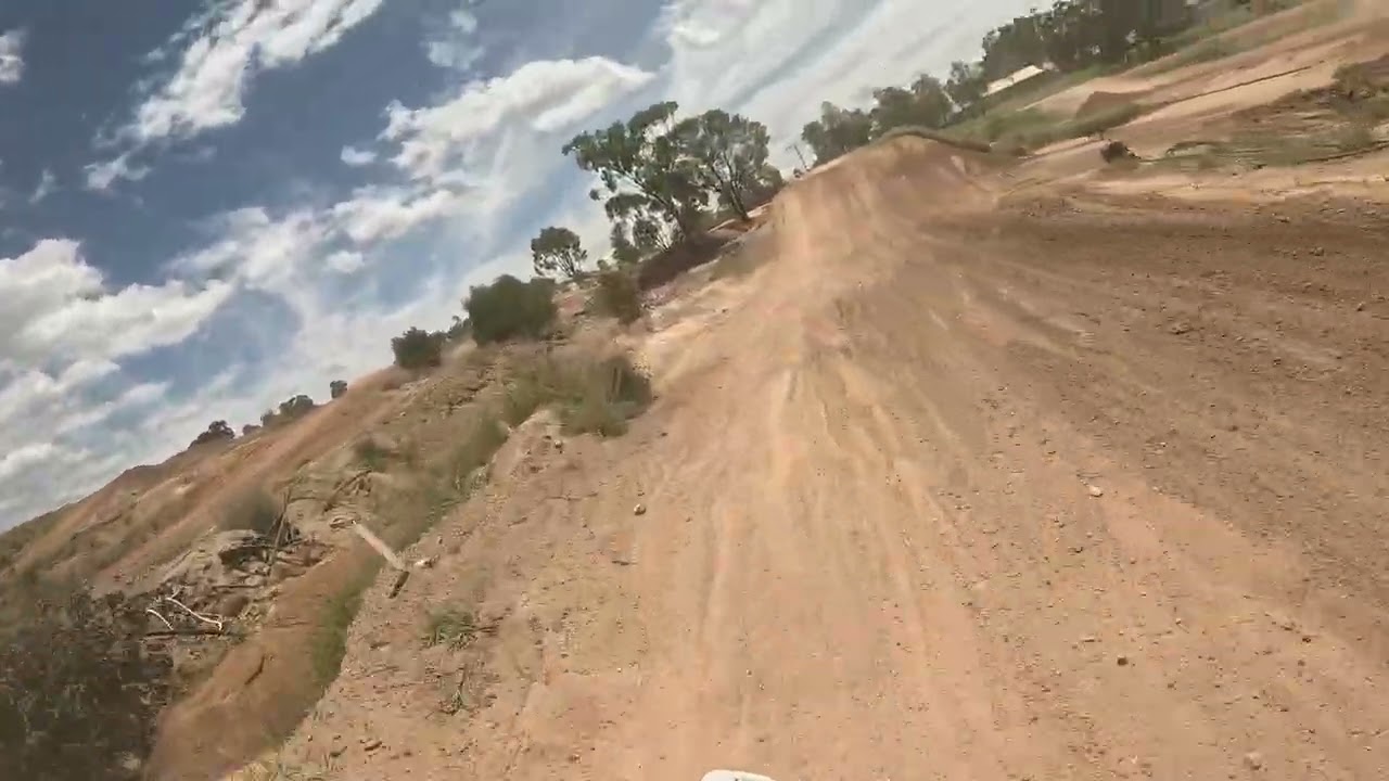 Chasing 13... and missing the berm! - Moranbah MX club - 5 laps gopro motocross