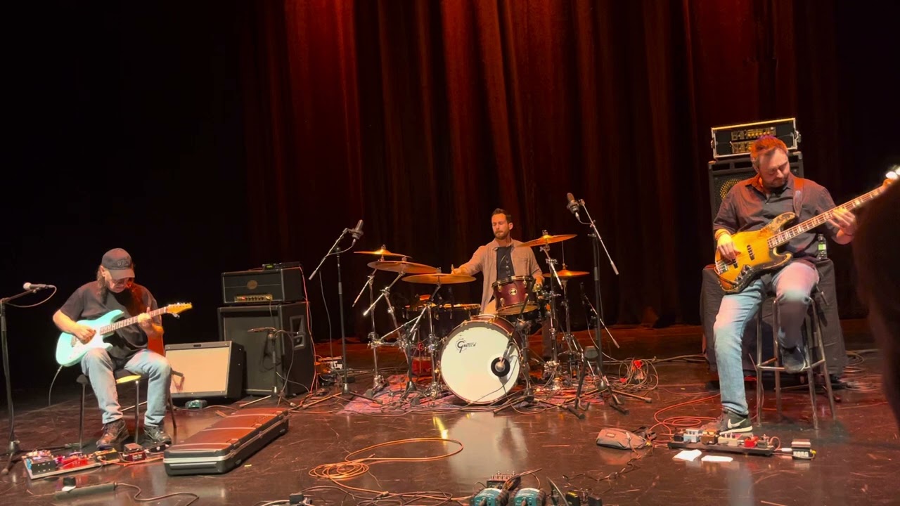 Scott Henderson trío