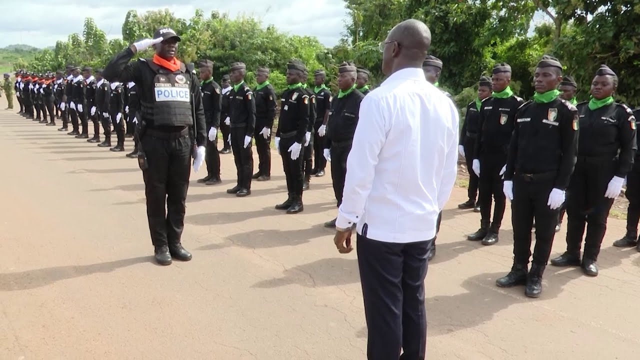 Le ministre de l'intérieur pose la première pierre du commissariat Marabadiassa