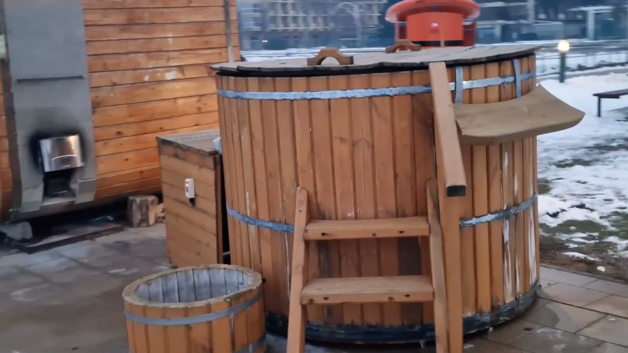 Téli alkonyat Siófok Nagystrandon, a befagyott Balaton mellett #szauna #dézsa 