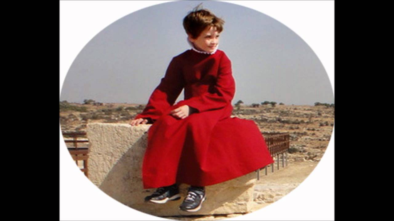 Otta Jones, Henry Jenkinson, Robert Brooks (boy trebles) sing the Magic Flute