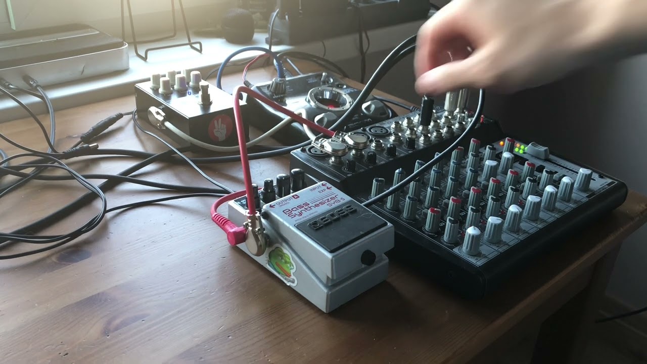 Short harsh noise/power electronics set