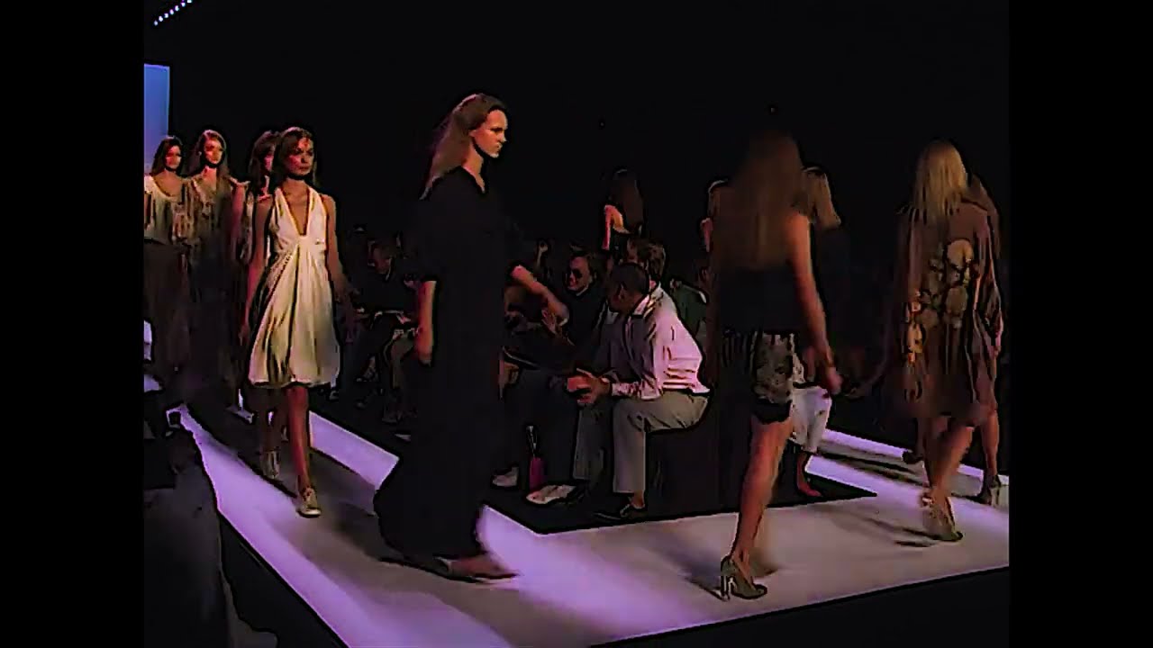 SEPTEMBER 12, 2005, BCBG MAX AZRIA RUNWAY FASHION SHOW COLLECTION AT NEW YORK FASHION WEEK