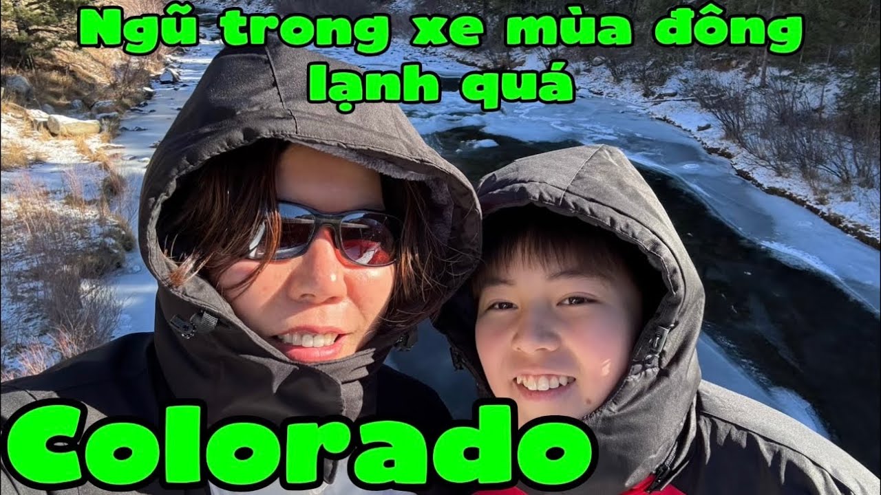 Ngủ lại trong xe camper trên núi mùa đông Colorado