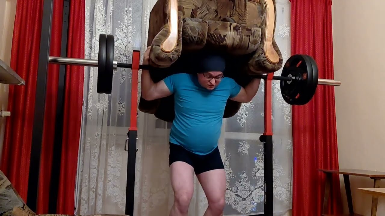 Приседания со штангой 100 кг и упражнение на стуле (неудачно)