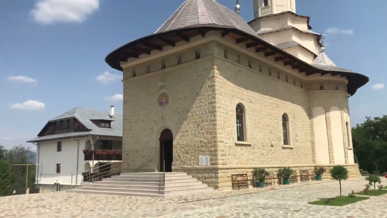 Scurta plimbare prin Tg Ocna: Salina+Monumentul Erorilor si Manastirea Magura