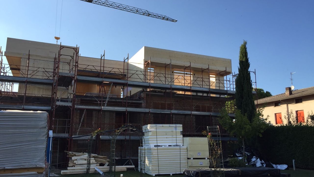 Sopraelevazione con struttura portante in Legno. sistema X-Lam