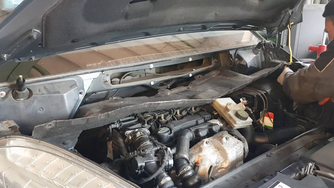 Wymiana uszczelki pod głowicą Citroen C4 Picasso 1.6 hdi