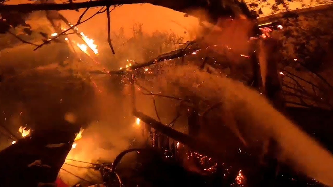 Australian woman battles to save home from raging bushfires
