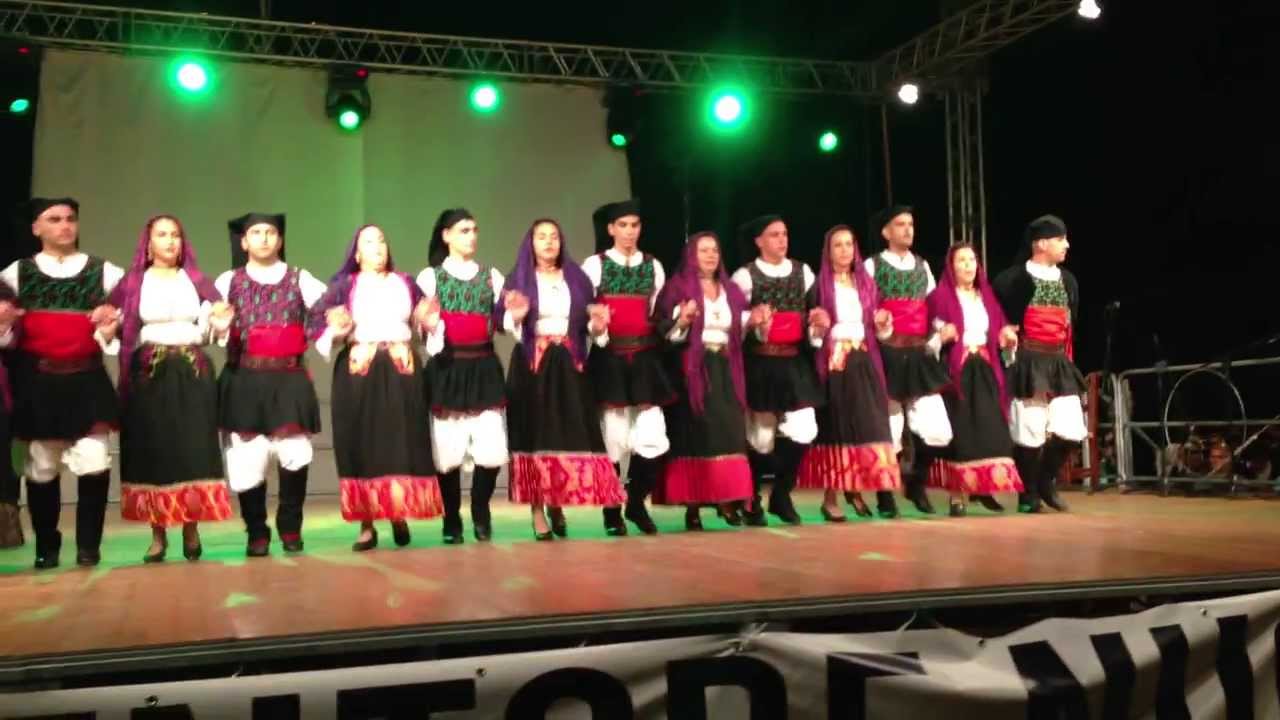Gruppo folk di Irgoli - ballu brincu organetto Totore Chessa a Nuoro  2013 08 25