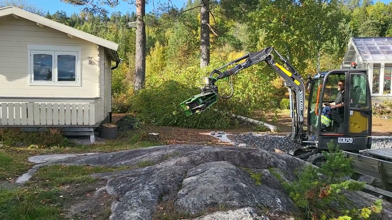 OMEF-klipperen på Volvo ECR25D