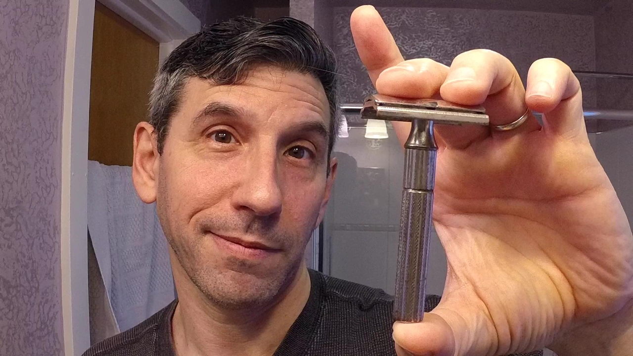 Gillette English Flat Bottom Tech safety razor  -  TOBS "Eton College"