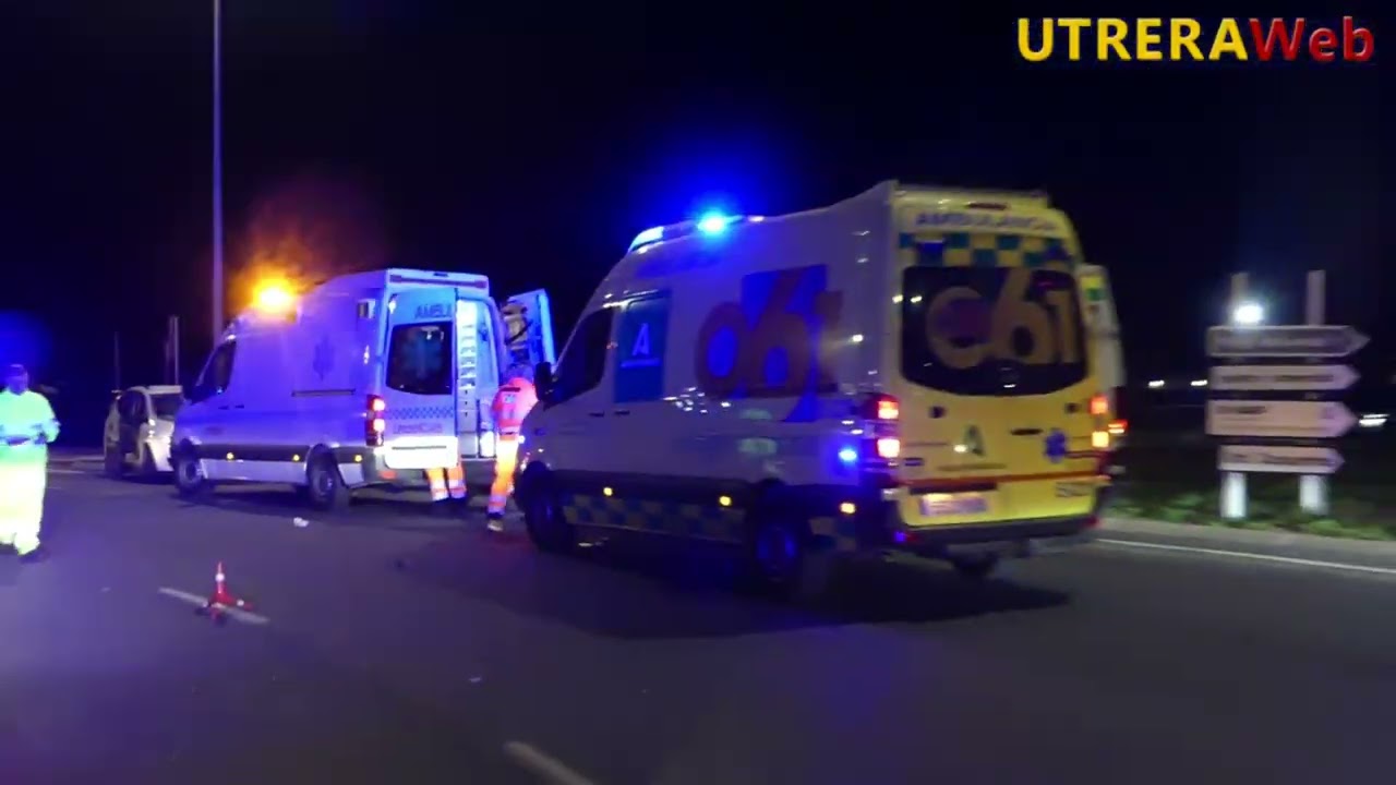 GRAVE ACCIDENTE DE TRÁFICO EN LA ROTANDO DE ENTRADA A UTRERA CON DOS HERIDOS GRAVES