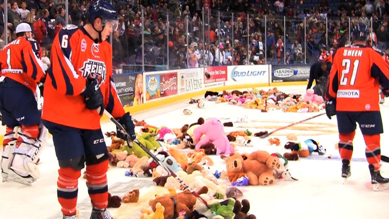 Ontario Reign Teddy Bear Toss 2014 - Ice Level