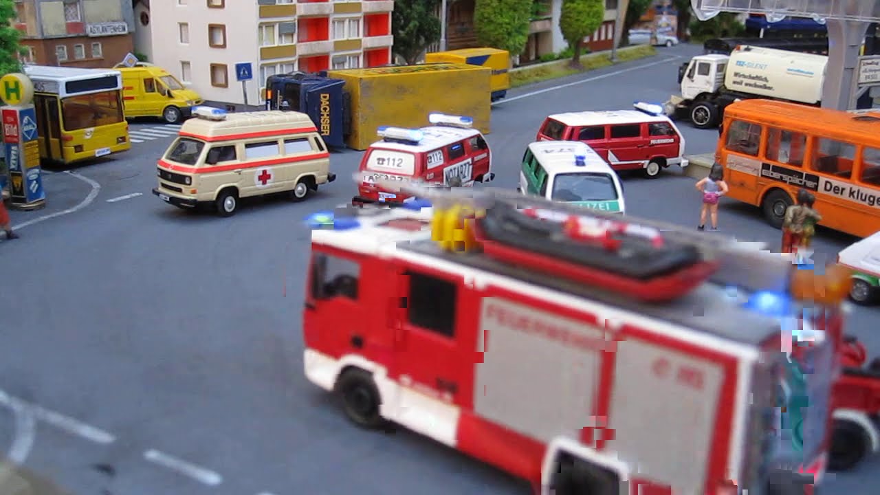 LKW live Unfall im Maßstab 1:87. Einsatz ferngesteuerter WIKING CONTROL 87, umgebaute CARSON RC 1:87