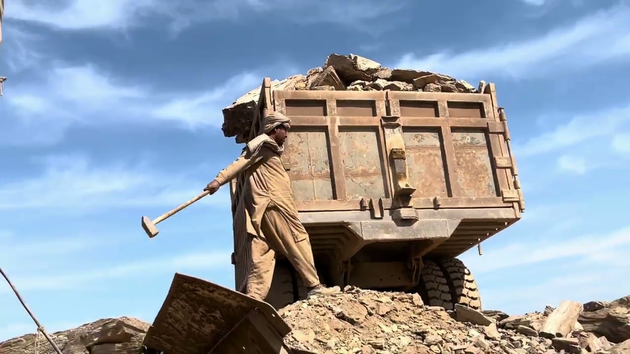 How stone Crushing works? 🔥Sand Crushing 🔥ASMR HOW to Crush Rocks  ? heavey Machinery#goviral 