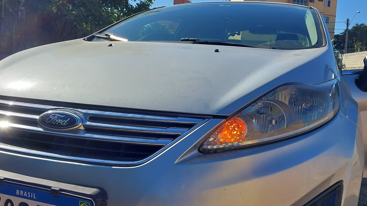 Como trocar a lâmpada da seta e lanterna dianteira do New Fiesta.